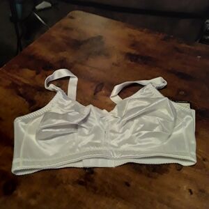 NWT Bali 36DD White Gorgeous Unpadded Wirefree Bra